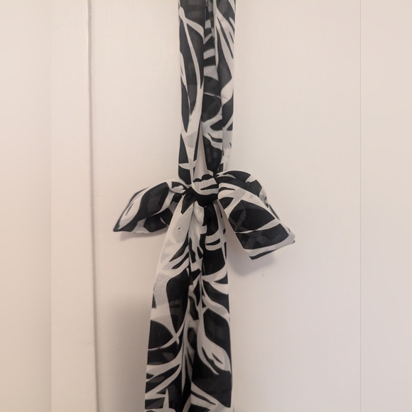 🖤 Skinny Scarf Black White Abstract Patterned Polyester 2"x 35" Trending Y2K - Picture 1 of 8